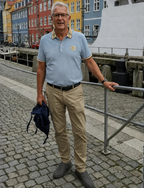 Review by M. de Boer